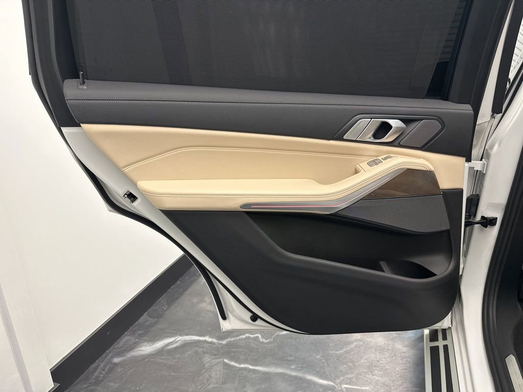 Used 2020 BMW X7 xDrive40i w/ Premium Package image 16