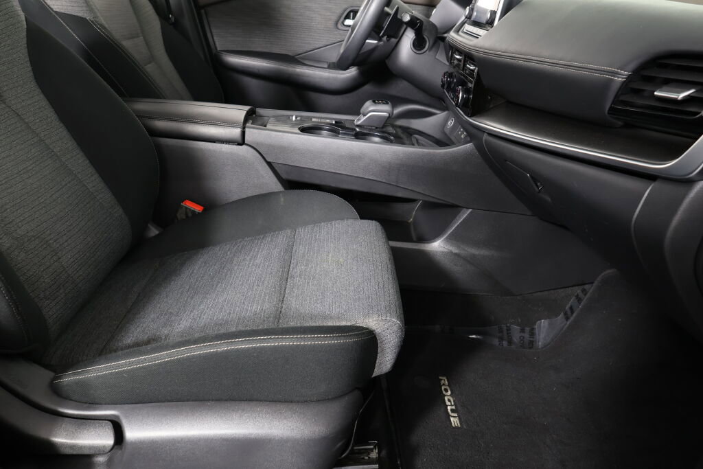 Used 2021 Nissan Rogue SV image 26