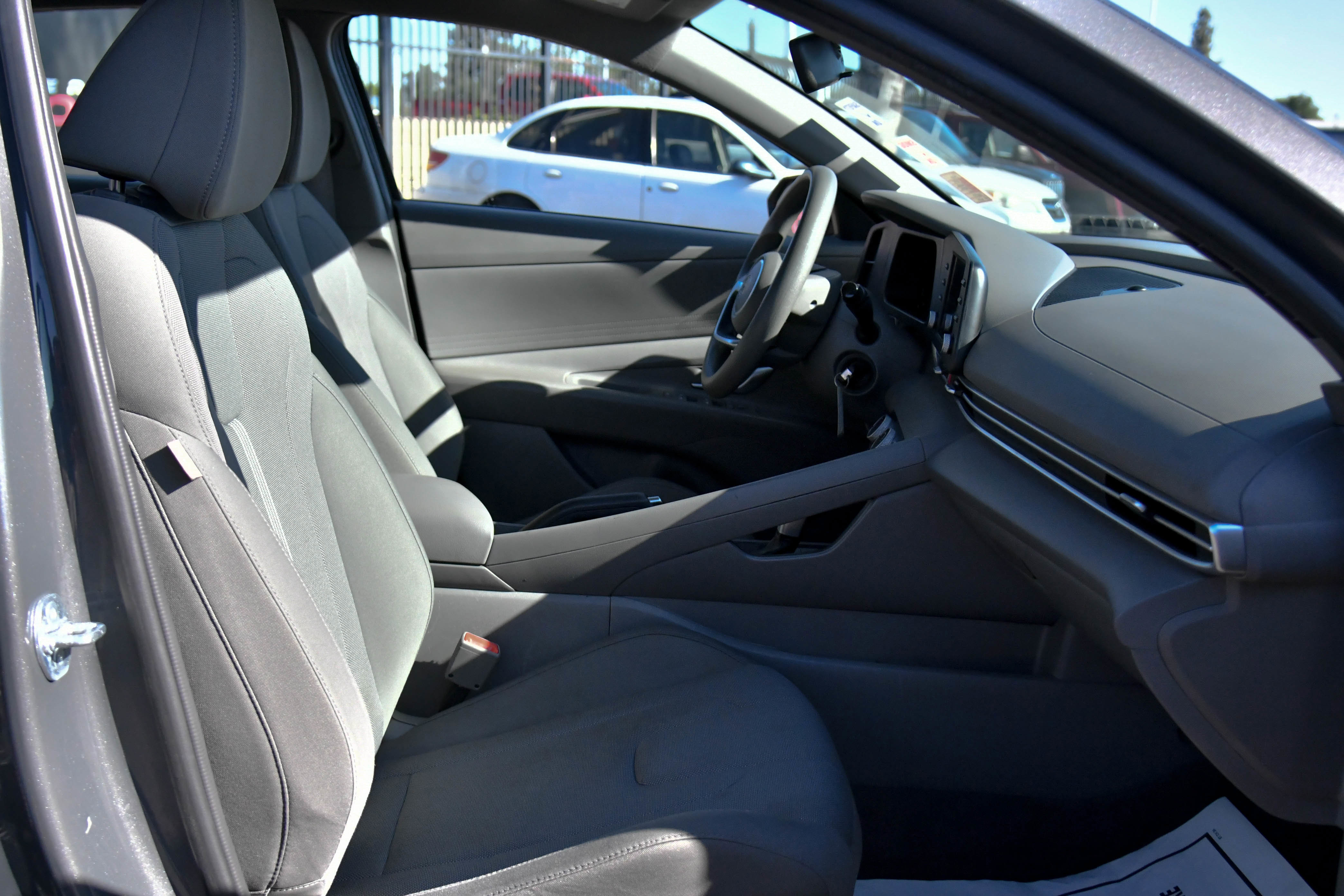Used 2024 Hyundai Elantra SE FWD image 40