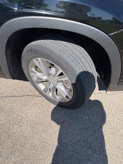 Used 2015 Toyota Highlander Plus FWD image 3