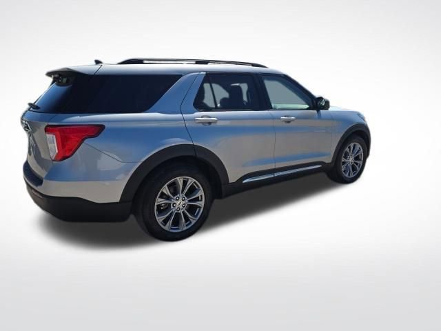 Used 2022 Ford Explorer XLT w/ Equipment Group 202A image 3
