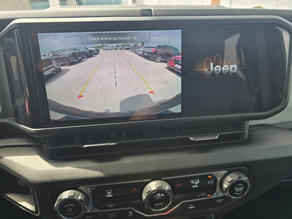 Used 2024 Jeep Wrangler Unlimited AWD/4WD image 21