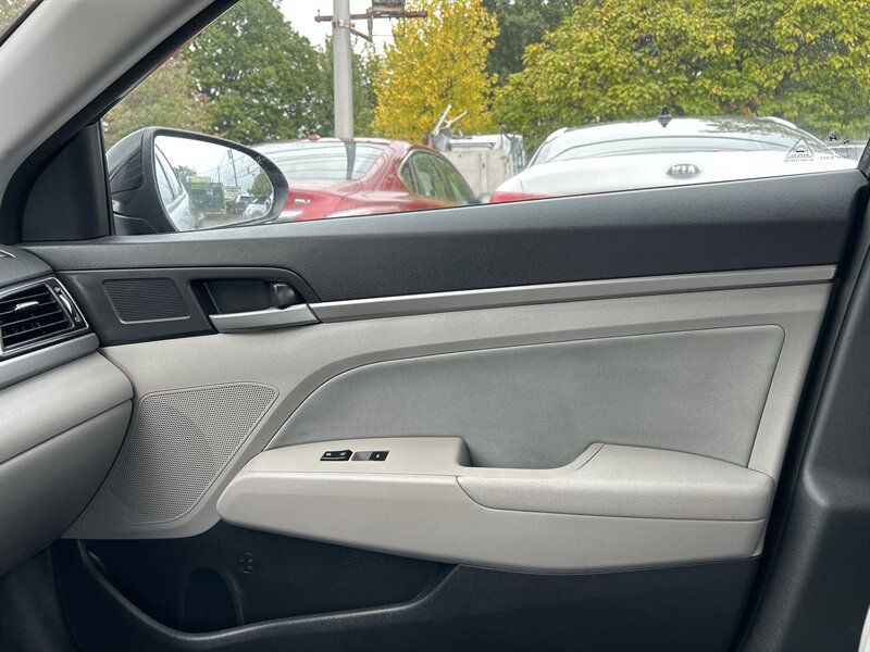 Used 2017 Hyundai Elantra ECO w/ Cargo Package FWD image 10