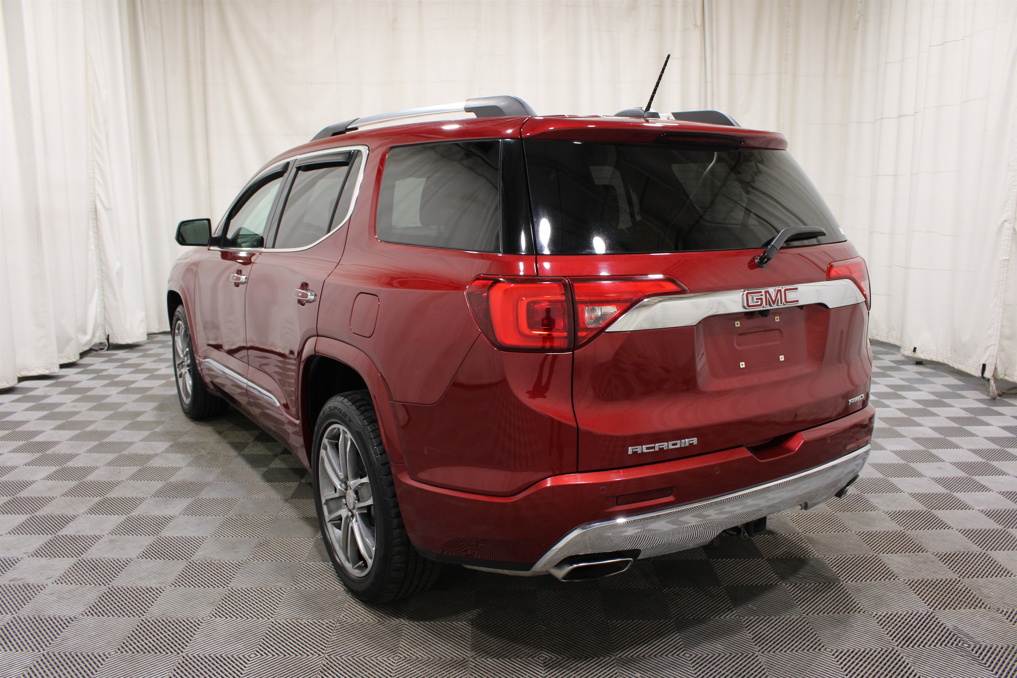 Used 2019 GMC Acadia Denali w/ Technology Package AWD/4WD image 37