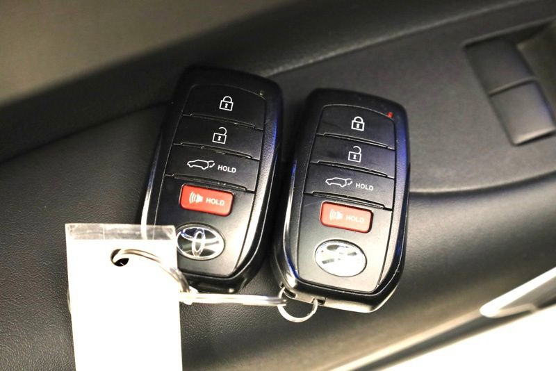 Used 2022 Toyota Corolla Cross XLE w/ Convenience Package image 39