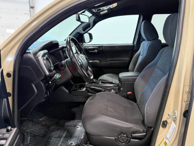 Used 2016 Toyota Tacoma TRD Off-Road w/ Towing Package image 15