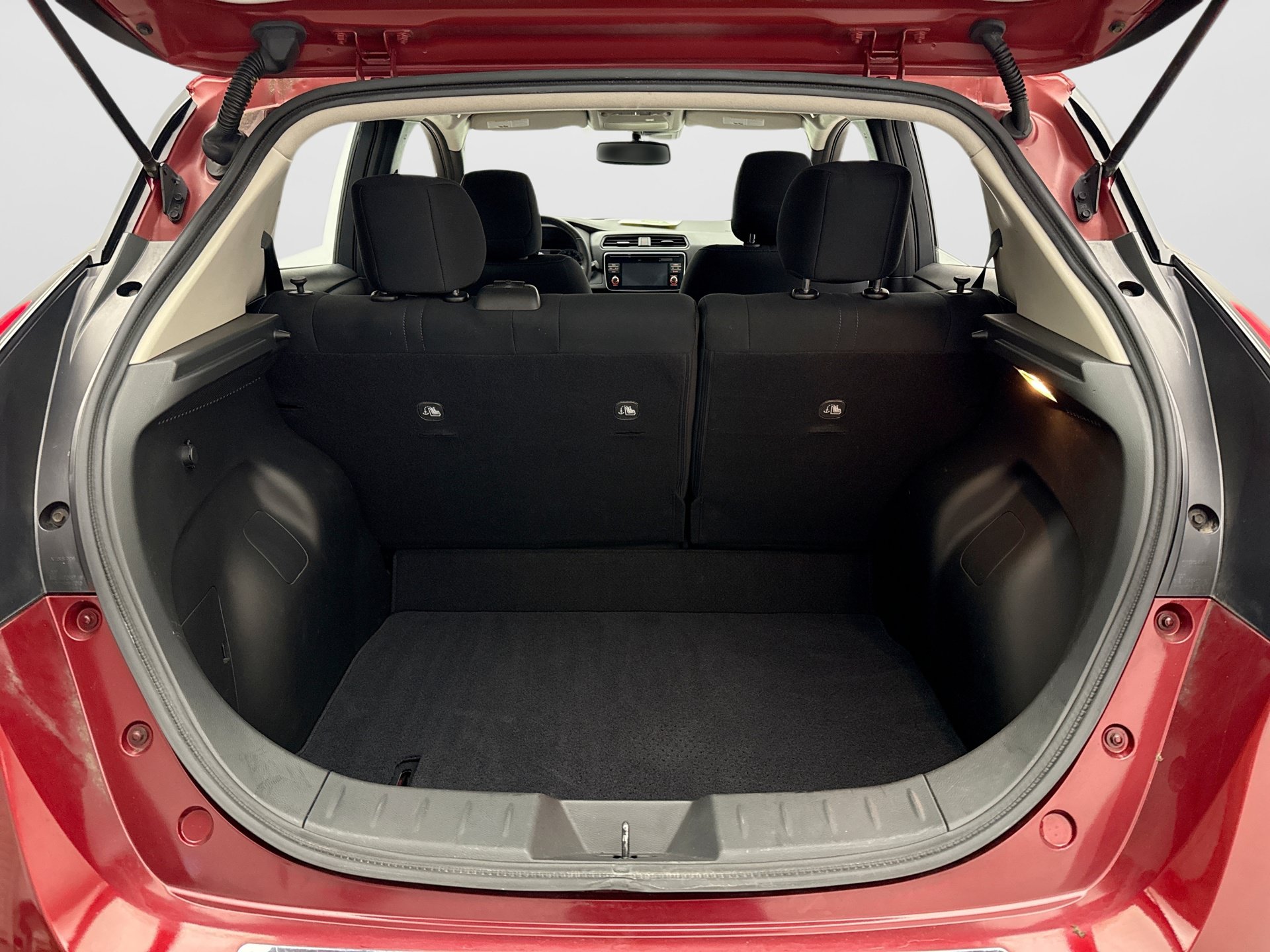 Used 2019 Nissan Leaf SV w/ SV Technology Package FWD image 19