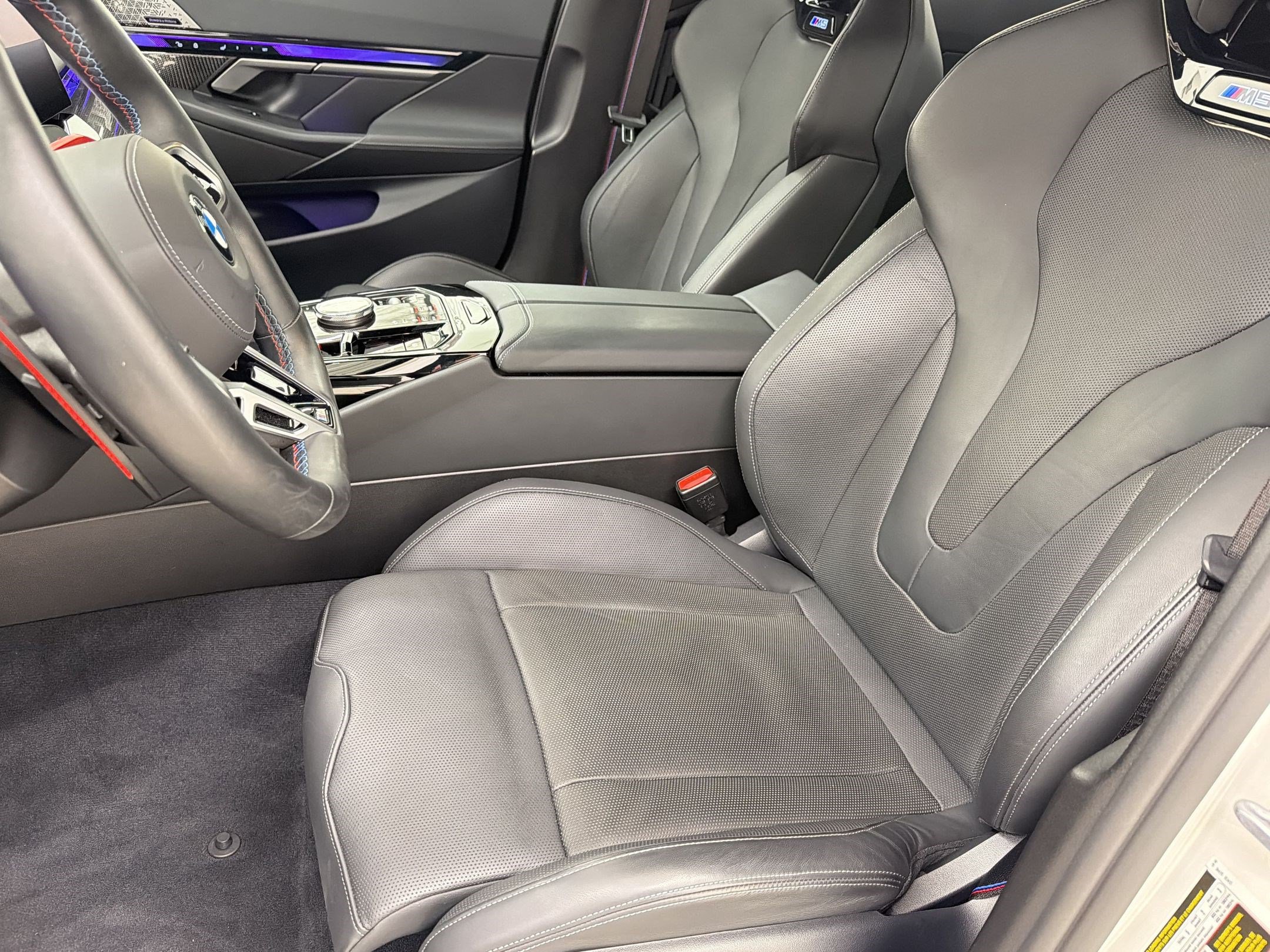 Certified 2025 BMW M5 w/ Carbon Package AWD/4WD image 5