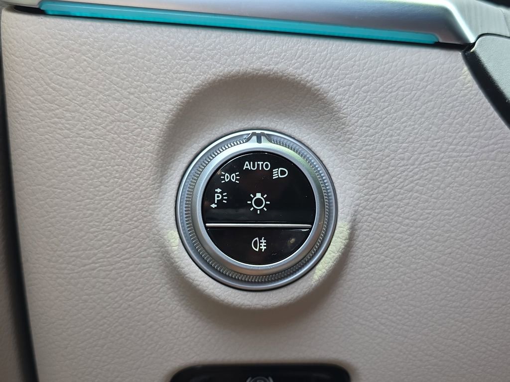 Used 2024 Mercedes-Benz CLE 300 4MATIC Cabriolet image 26