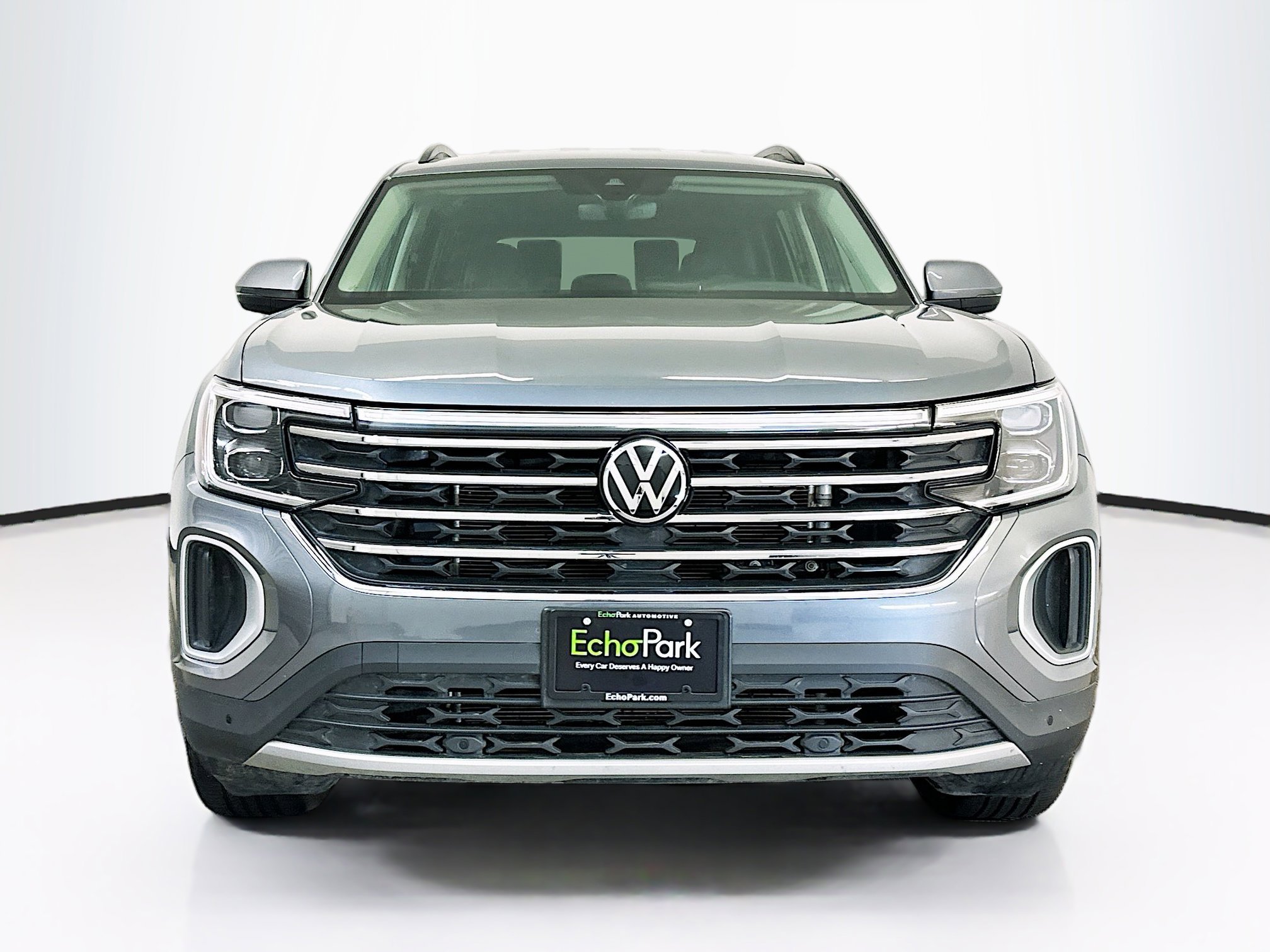 Used 2025 Volkswagen Atlas SE image 2