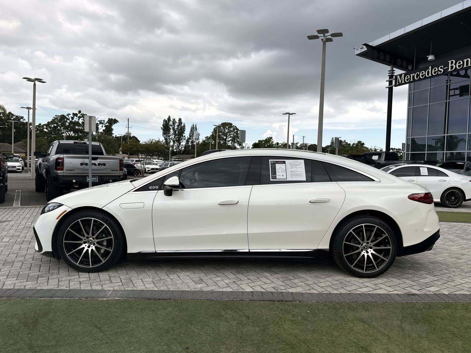 Certified 2023 Mercedes-Benz EQS 580 4MATIC Sedan image 3