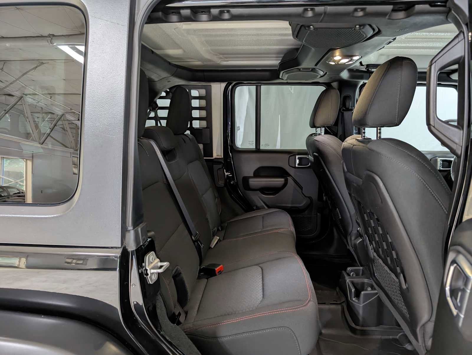 Used 2022 Jeep Wrangler Unlimited Rubicon AWD/4WD image 12