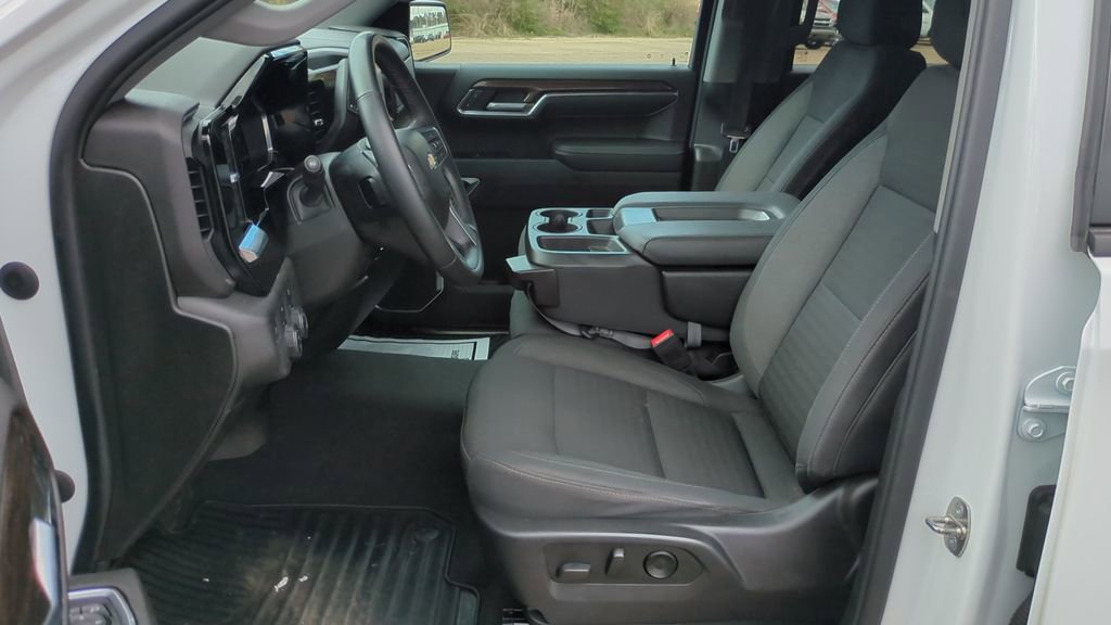 Used 2023 Chevrolet Silverado 1500 LT AWD/4WD image 11