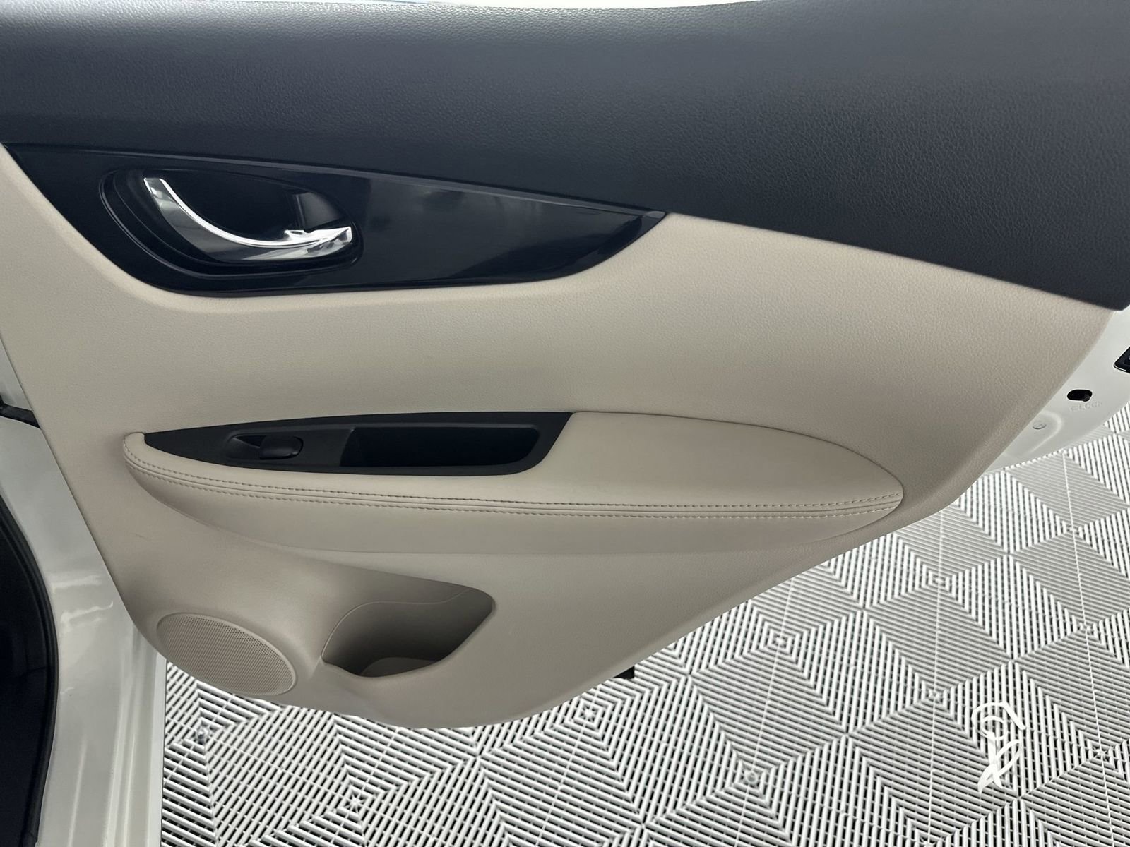 Used 2020 Nissan Rogue Sport SV FWD image 30