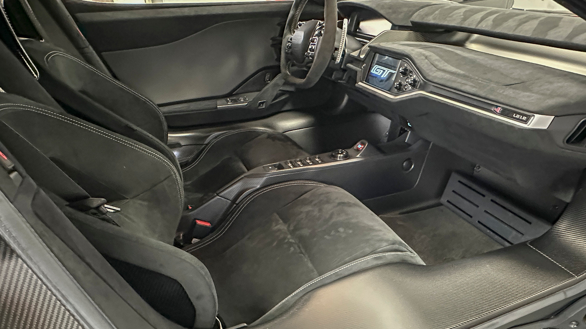 Used 2020 Ford GT Carbon Series RWD image 38