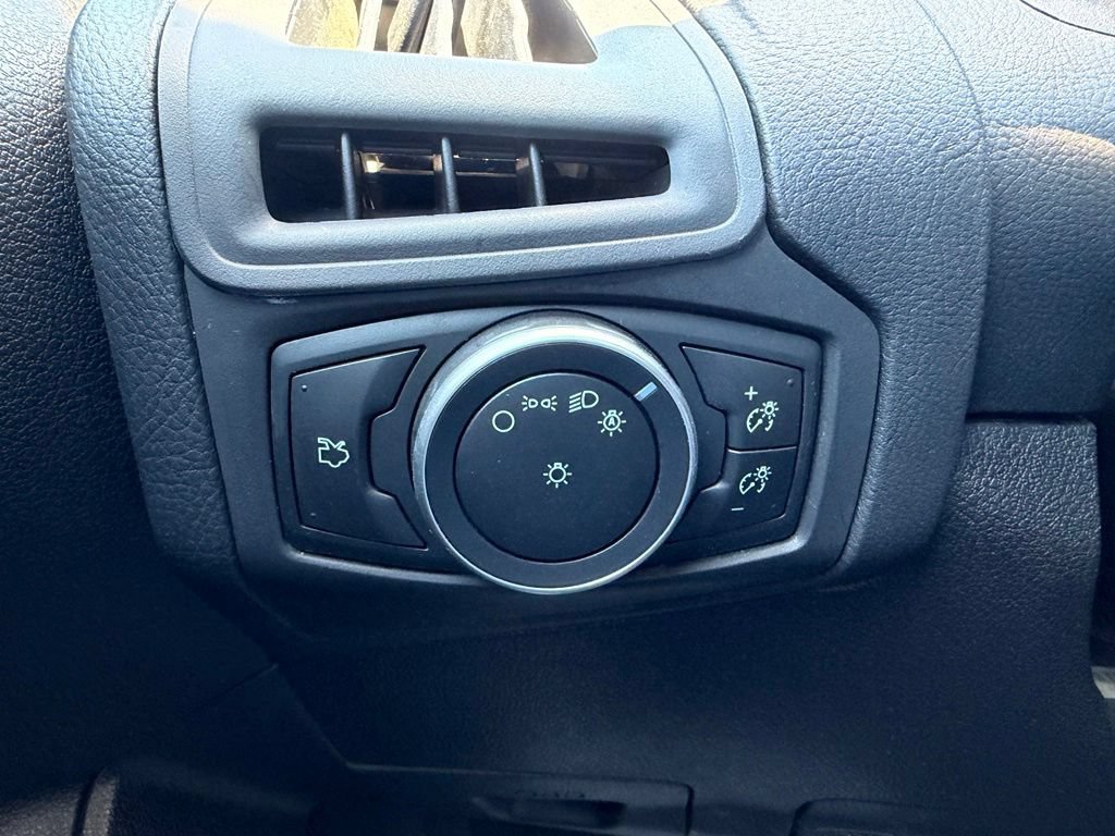 Used 2017 Ford Focus SE FWD image 24