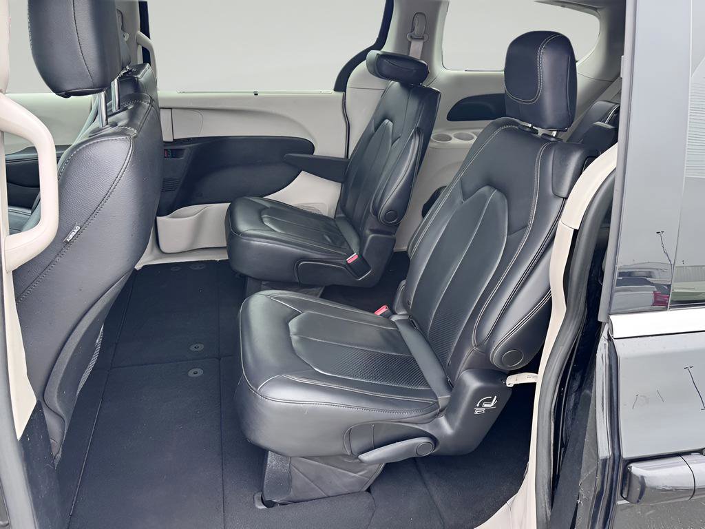 Used 2022 Chrysler Pacifica Touring-L FWD image 31