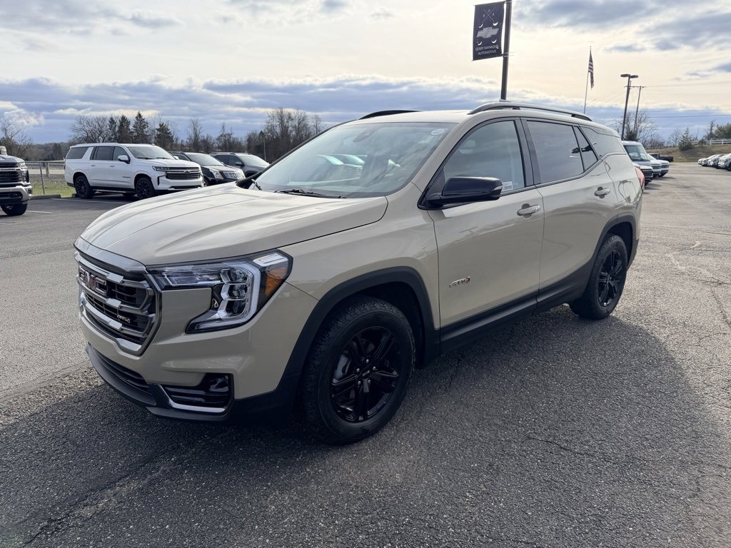 Used 2022 GMC Terrain AT4 image 3
