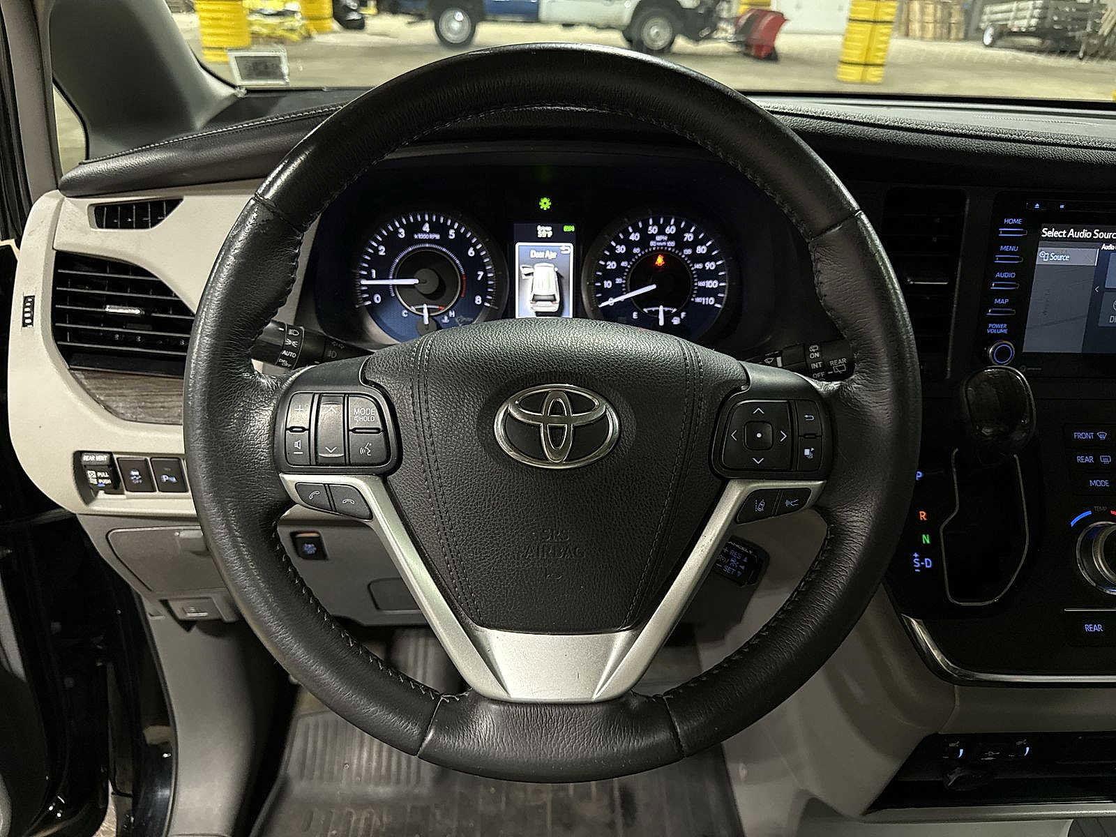 Used 2018 Toyota Sienna XLE w/ XLE Navigation Package image 19