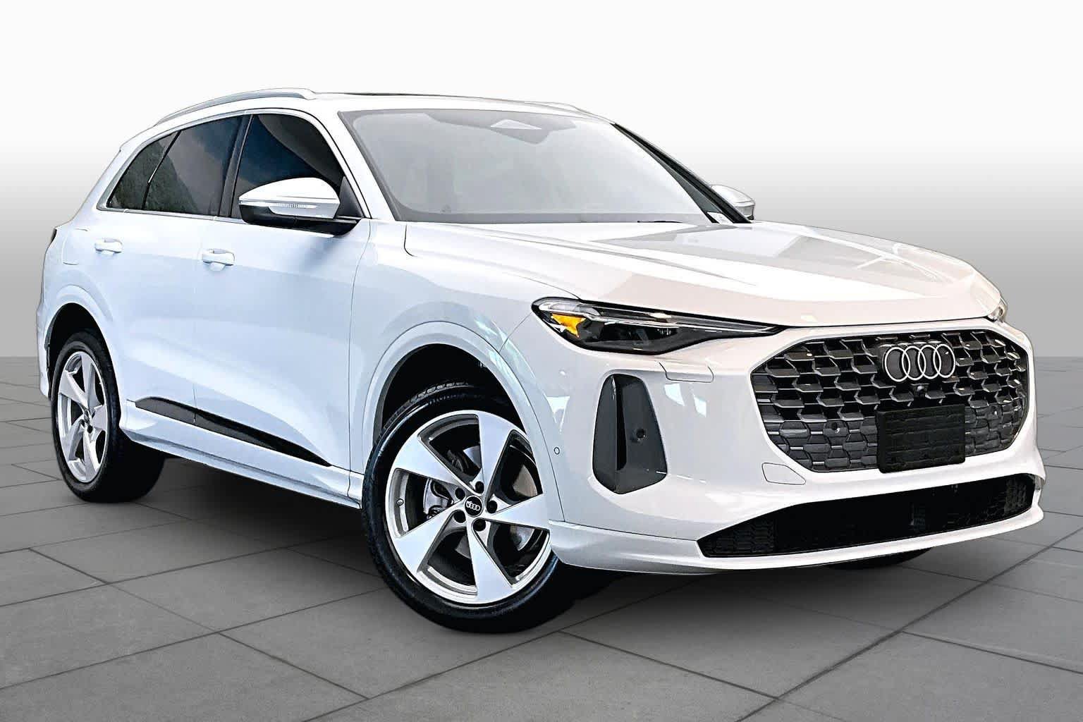 Certified 2025 Audi Q5 Premium AWD/4WD image 3