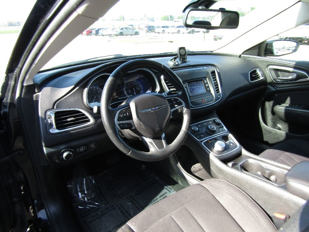 Used 2015 Chrysler 200 Limited w/ Convenience Group FWD image 9