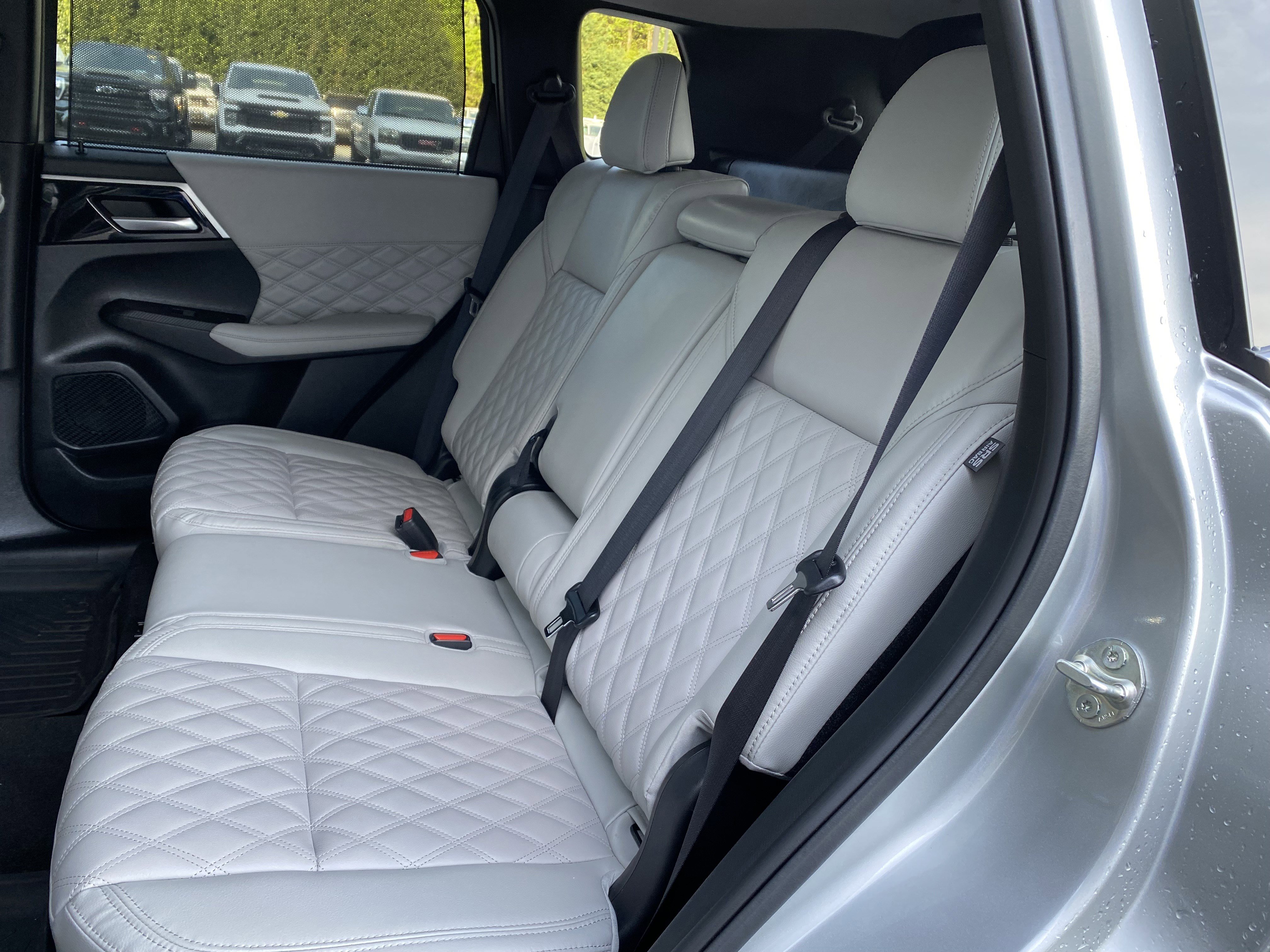 Used 2024 Mitsubishi Outlander 4WD Plug-In Hybrid image 38