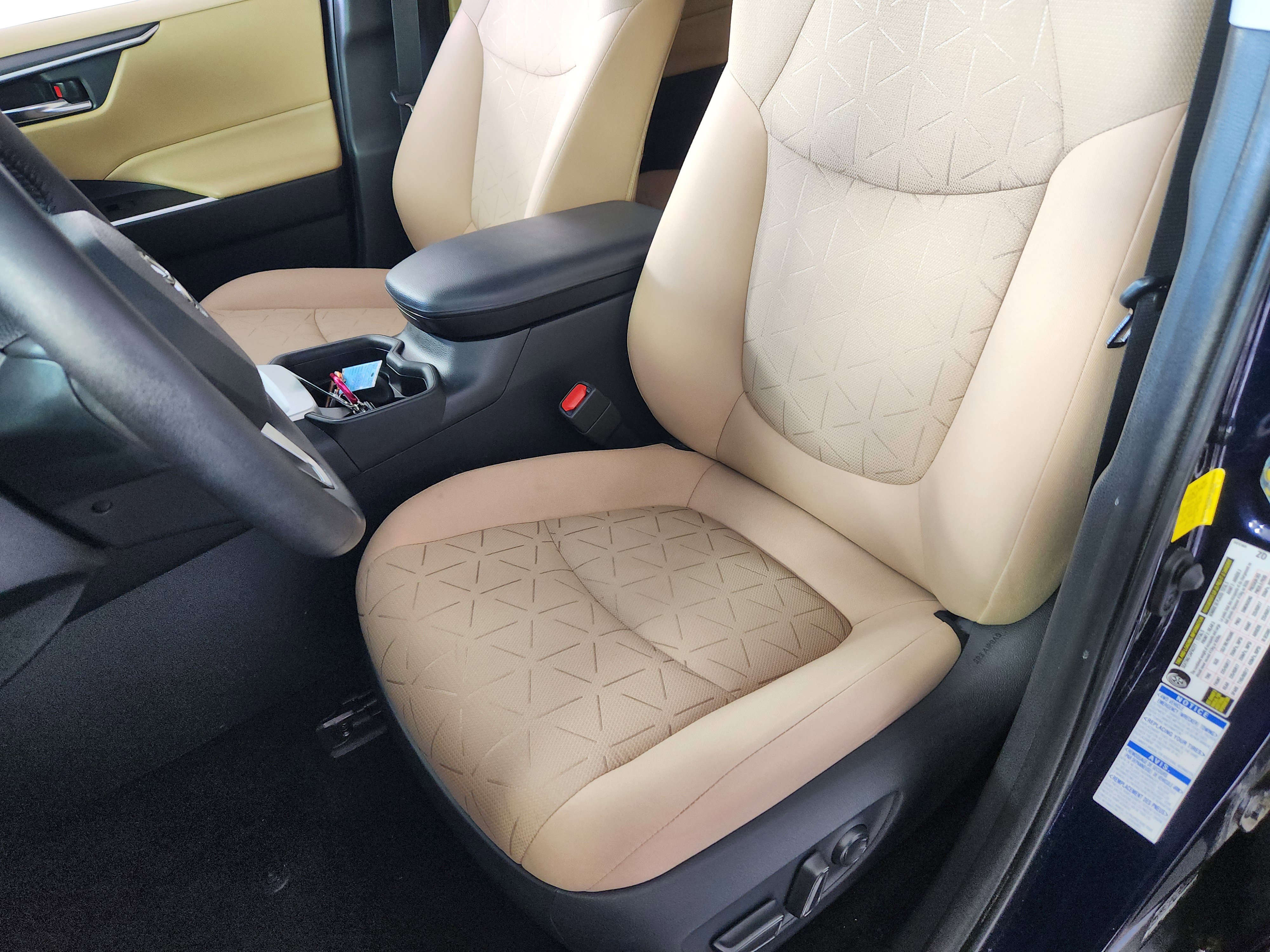 Used 2020 Toyota RAV4 XLE image 11