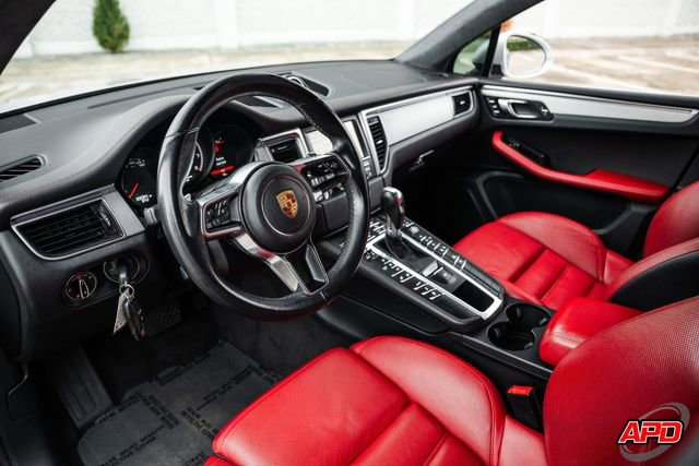 Used 2015 Porsche Macan Turbo image 2