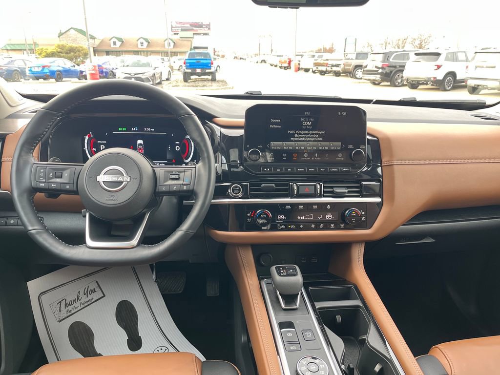 Used 2024 Nissan Pathfinder Platinum image 14