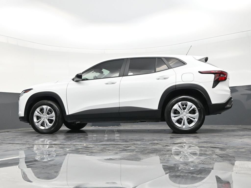 Used 2025 Chevrolet Trax LS FWD image 21