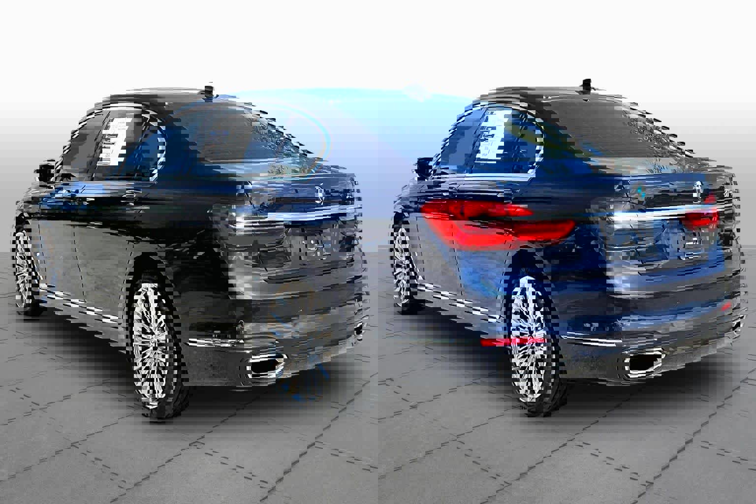 Used 2019 BMW 750i image 12