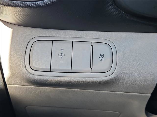 Certified 2025 Hyundai Venue SEL image 16