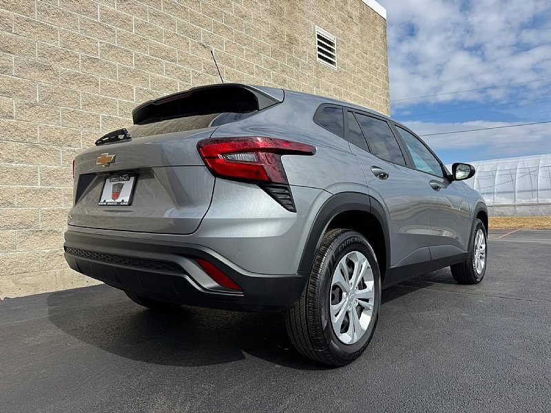 Used 2024 Chevrolet Trax LS w/ Driver Confidence Package FWD image 3