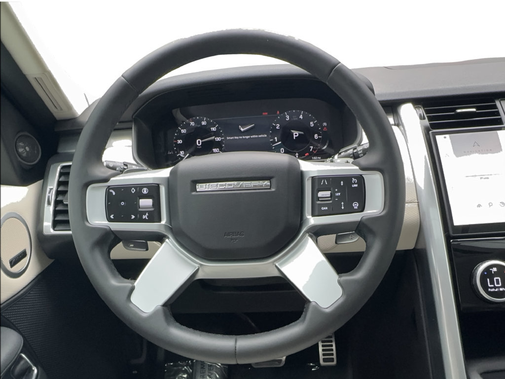 Used 2025 Land Rover Discovery Dynamic SE AWD/4WD image 42