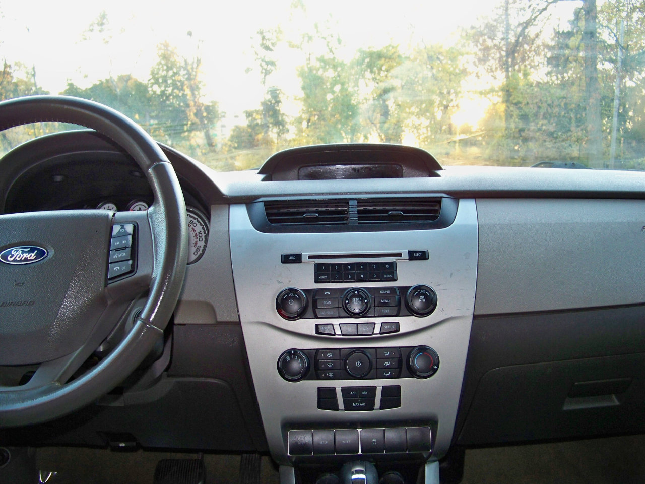 Used 2010 Ford Focus SE image 19