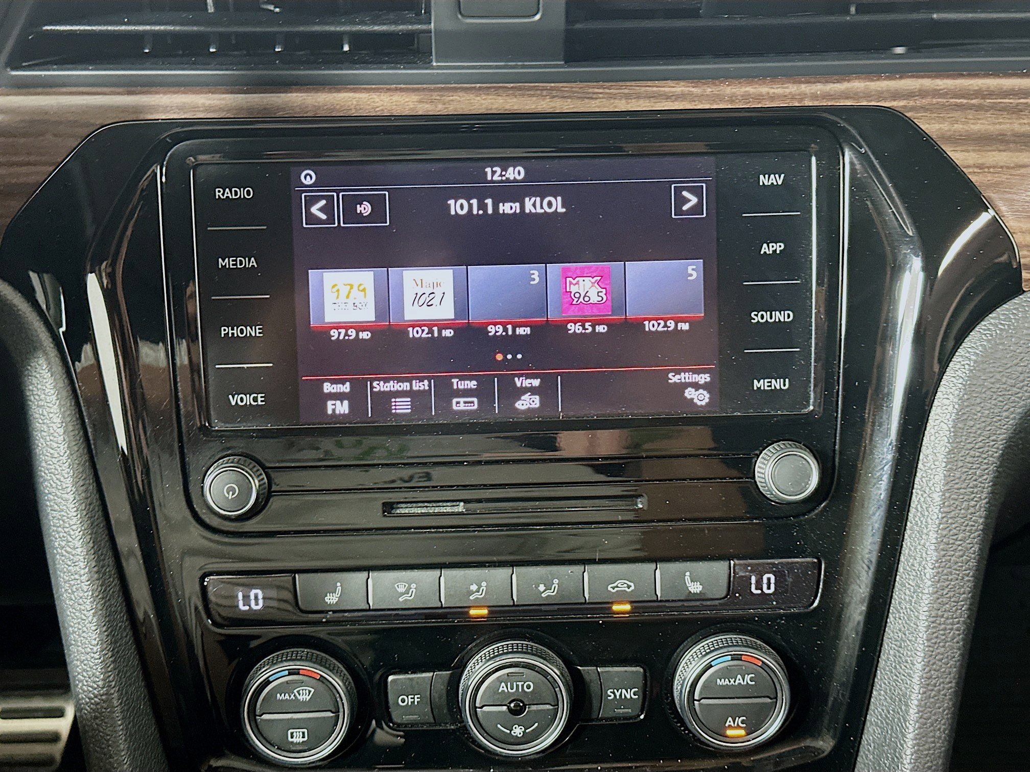 Used 2020 Volkswagen Passat 2.0T SEL image 21