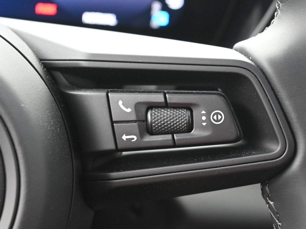 Certified 2025 Porsche Macan 4S Electric AWD/4WD image 22