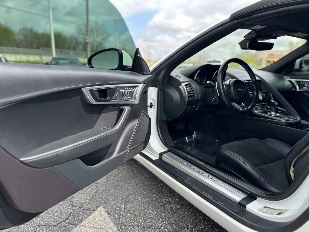 Used 2019 Jaguar F-TYPE Convertible RWD image 11