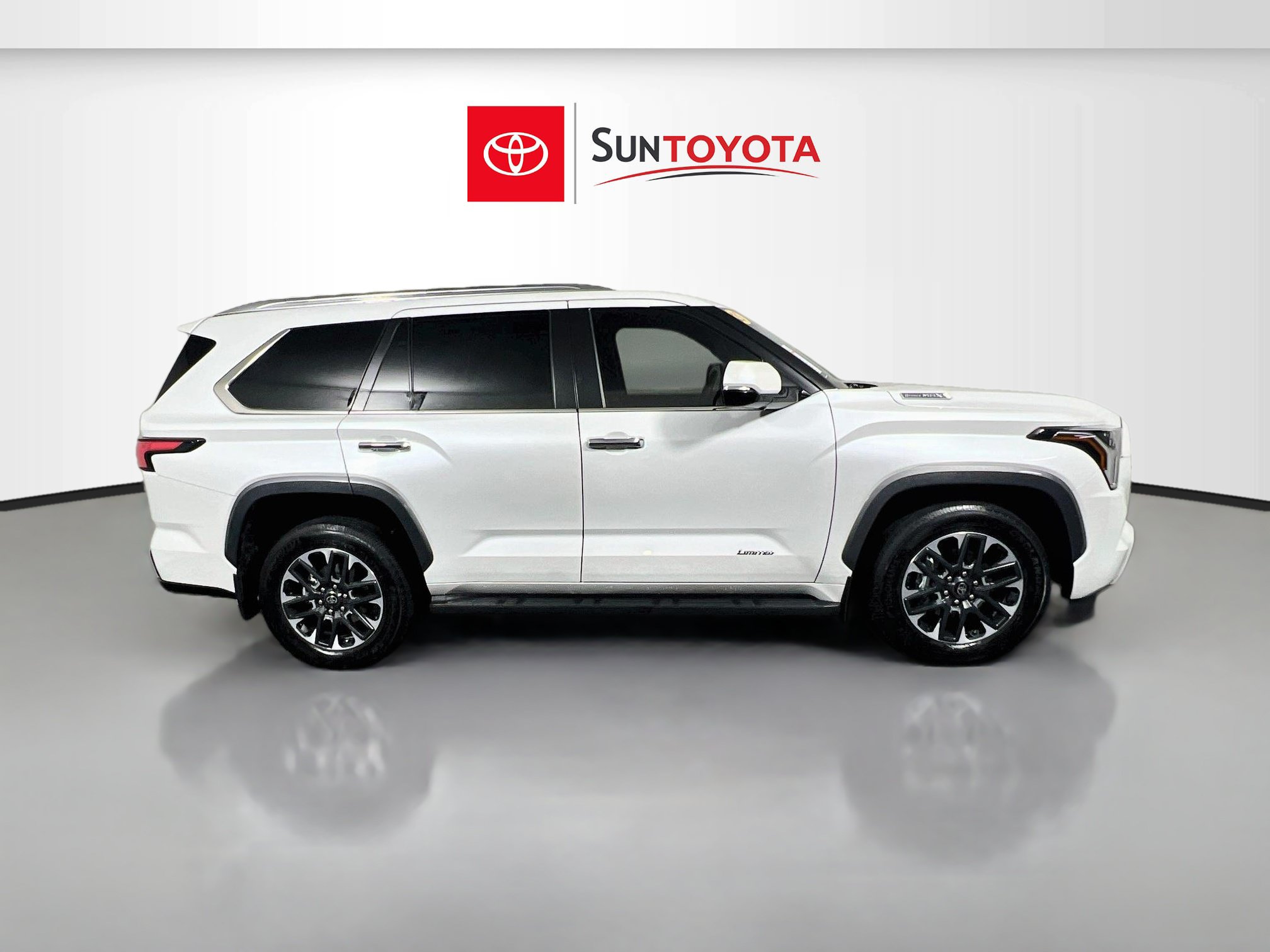 Used 2025 Toyota Sequoia Limited AWD/4WD image 2