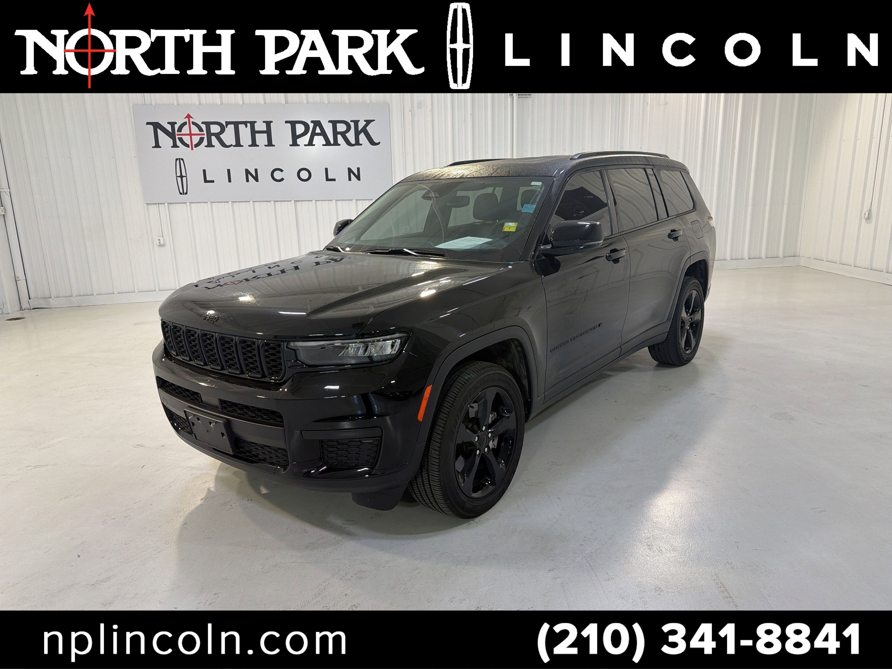 Used 2023 Jeep Grand Cherokee L Laredo image 1