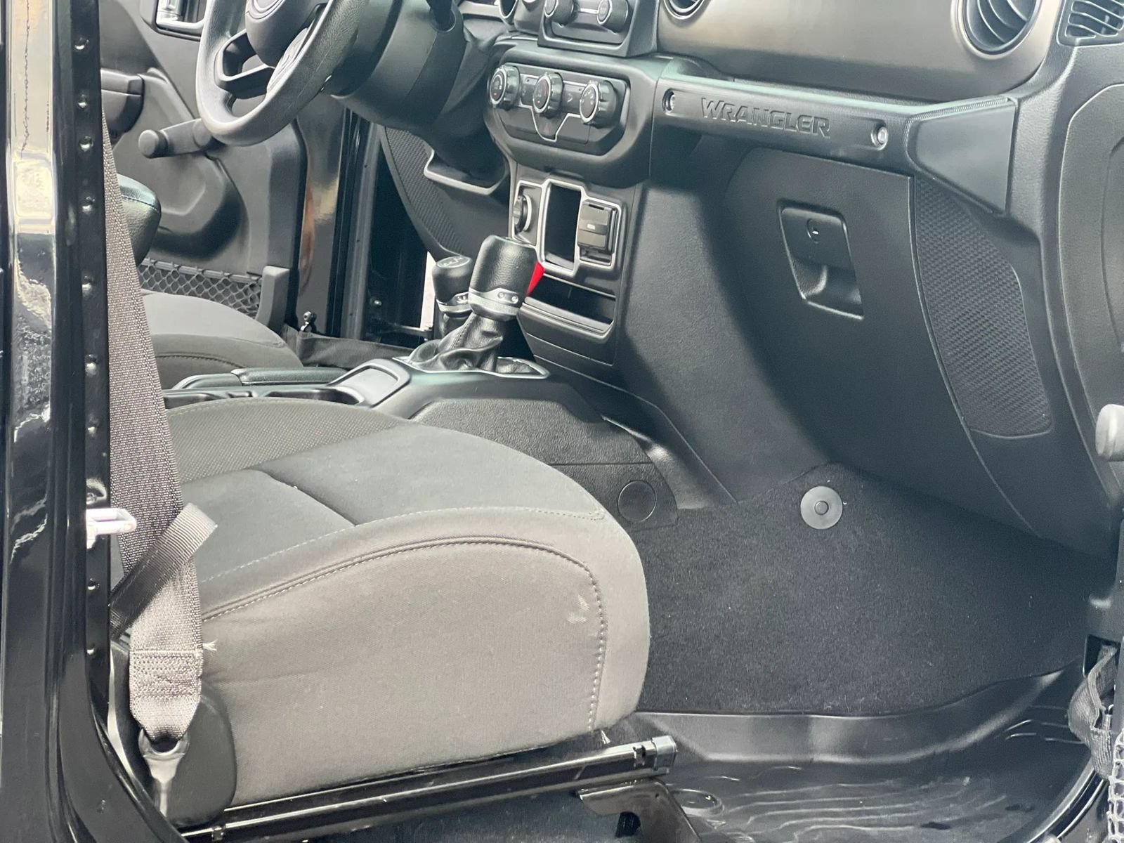 Used 2018 Jeep Wrangler Unlimited Sport AWD/4WD image 11