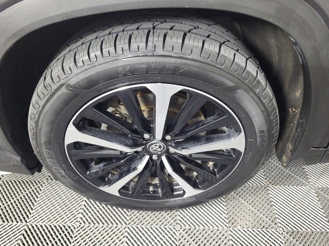 Used 2022 Toyota Highlander XSE image 6