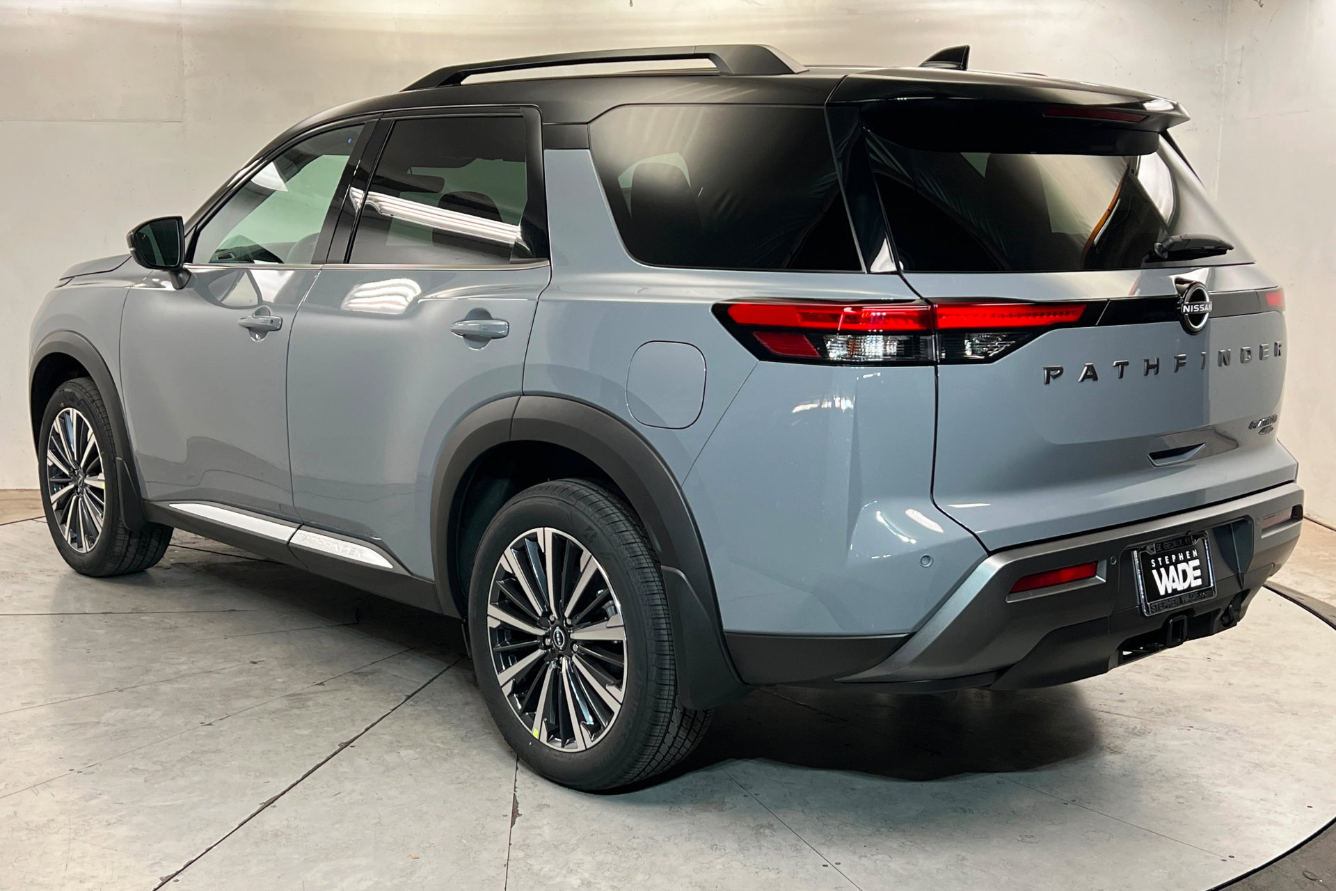 New 2026 Nissan Pathfinder Platinum image 3