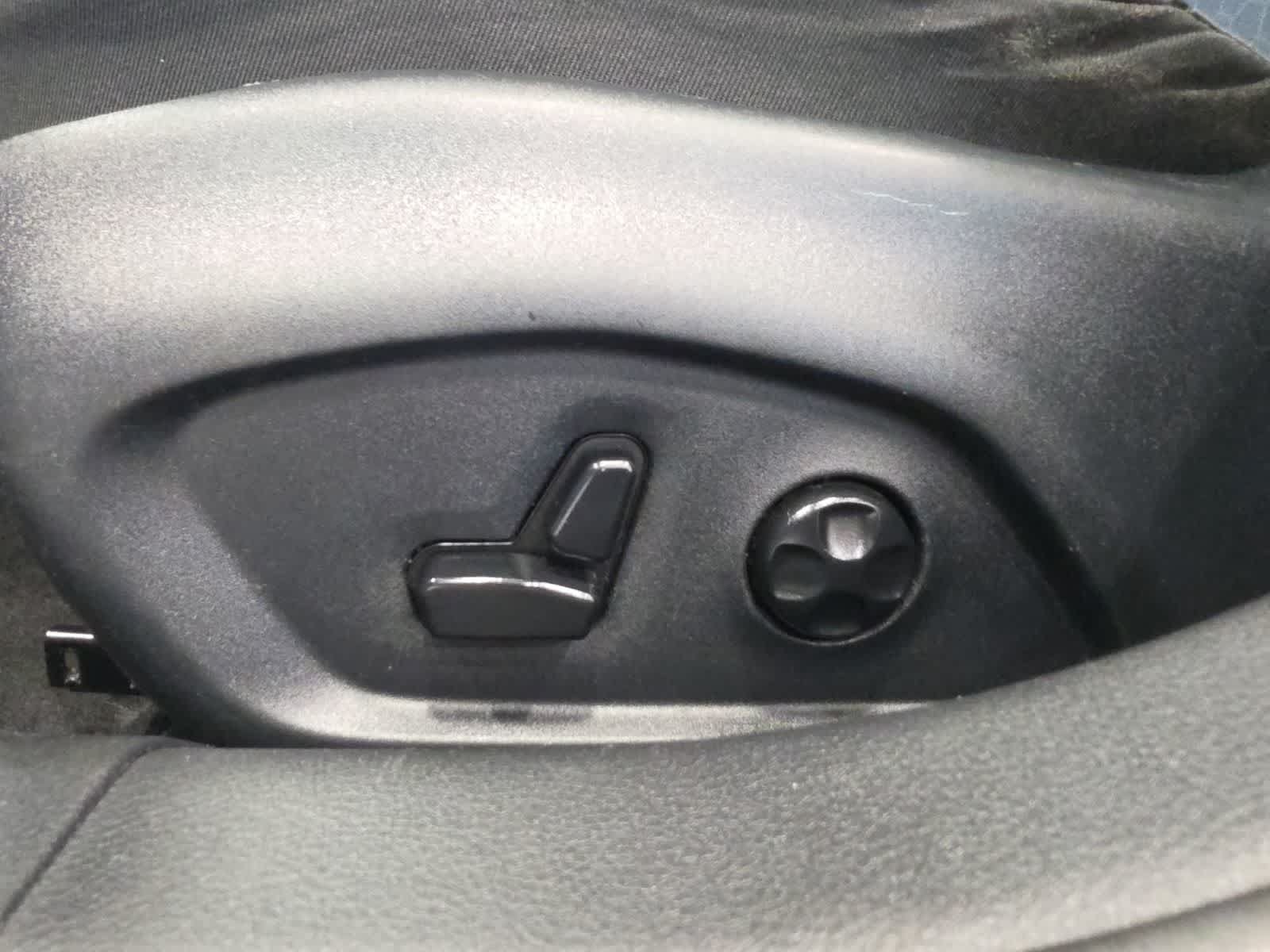 Used 2018 Jeep Compass Latitude w/ Popular Equipment Group FWD image 15