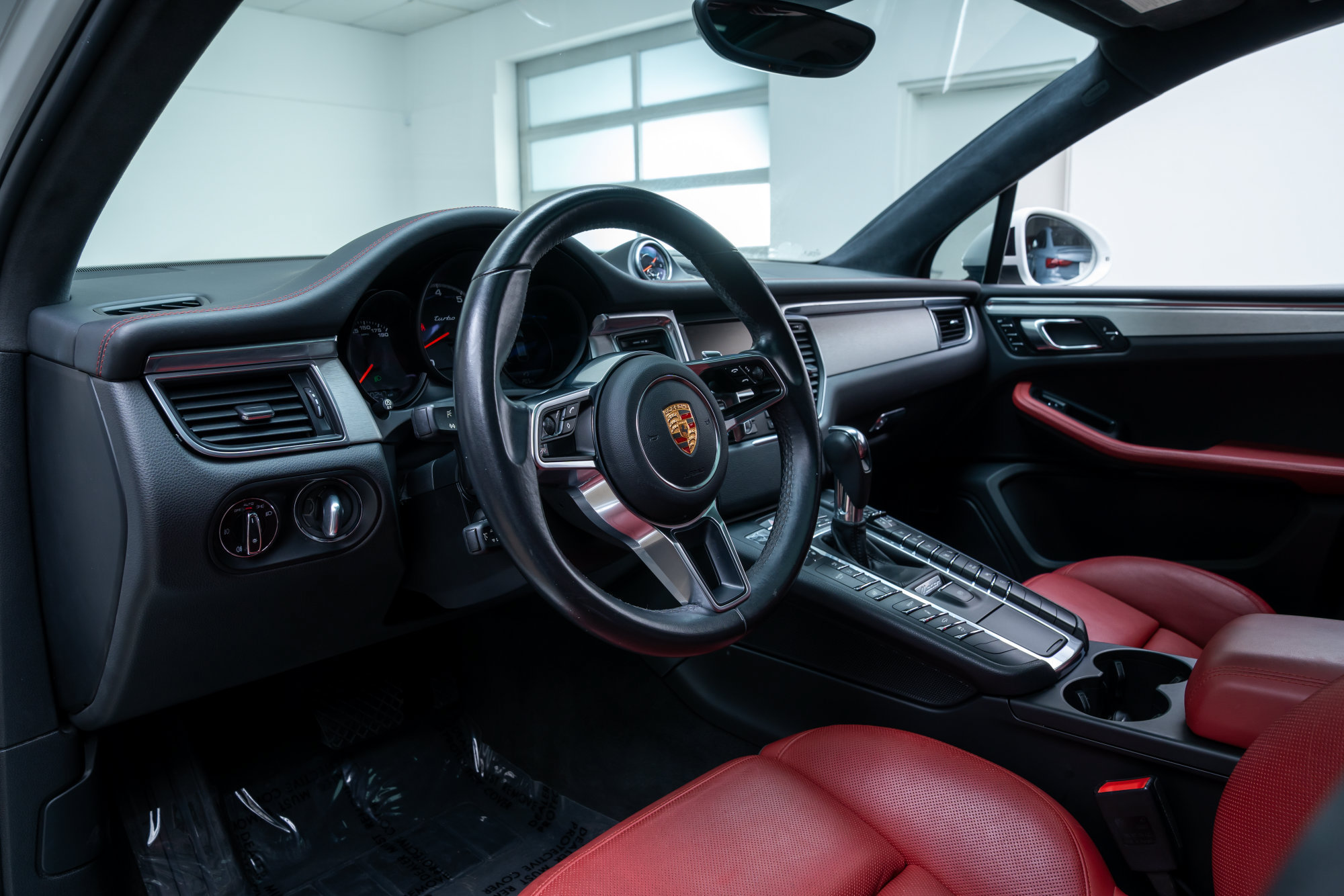 Used 2015 Porsche Macan Turbo AWD/4WD image 23