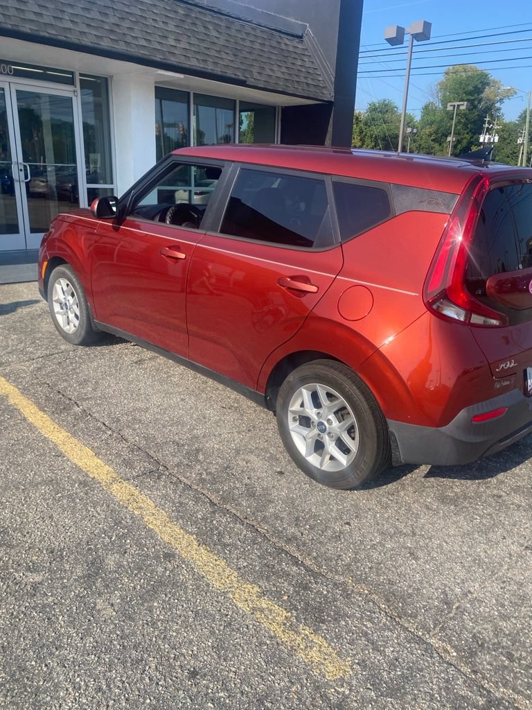 Used 2021 Kia Soul S FWD image 4