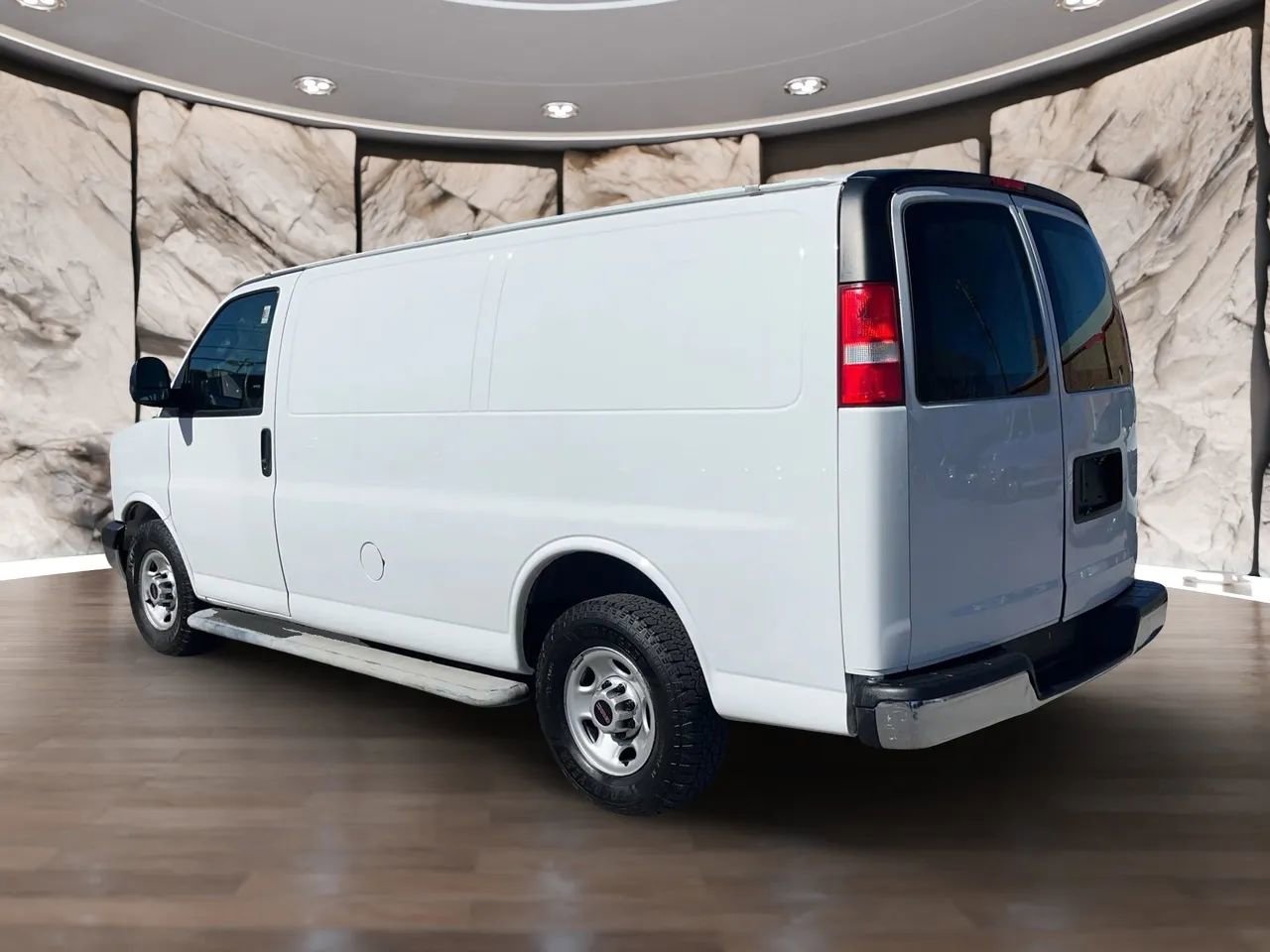 Used 2018 GMC Savana 2500 w/ Driver Convenience Package RWD image 3