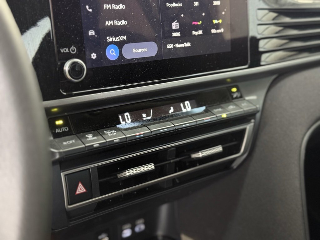 Used 2025 Toyota Camry LE image 33