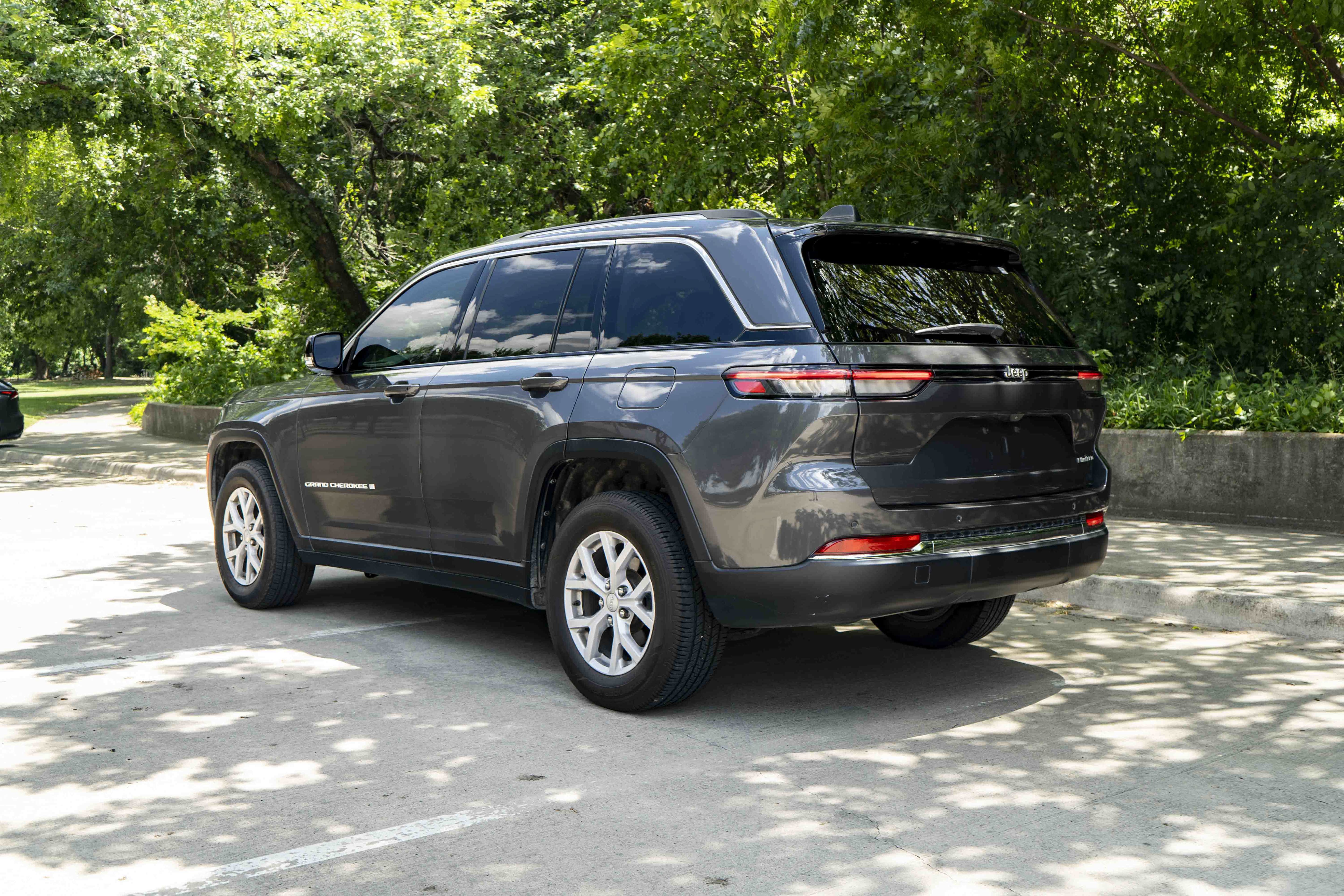 Used 2022 Jeep Grand Cherokee Limited RWD image 6