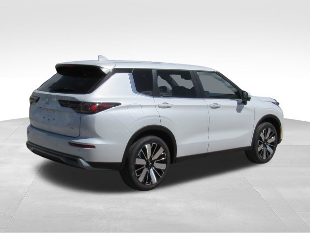 New 2026 Mitsubishi Outlander SE FWD image 3